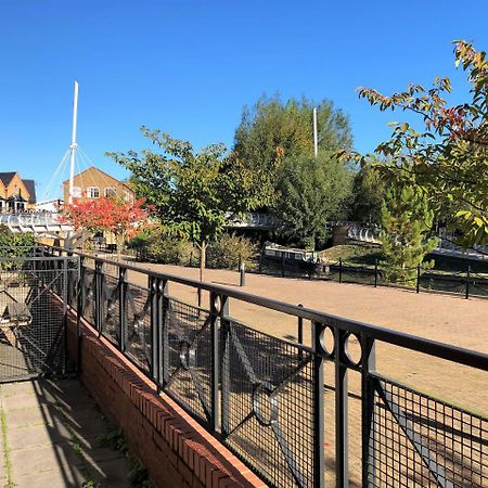 Apsley Marina Hemel Hempstead Exterior photo