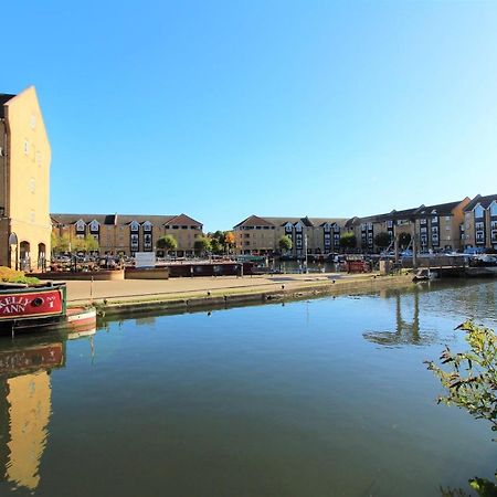 Apsley Marina Hemel Hempstead Exterior photo