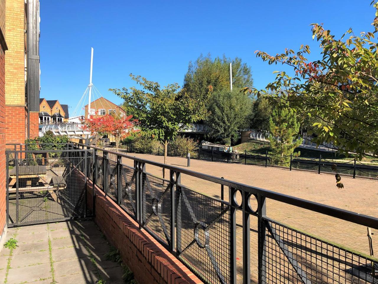 Apsley Marina Hemel Hempstead Exterior photo