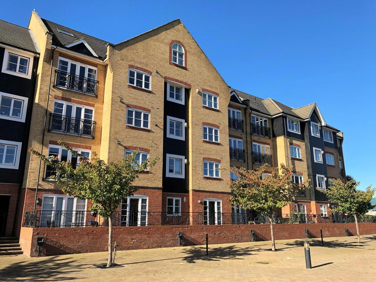 Apsley Marina Hemel Hempstead Exterior photo