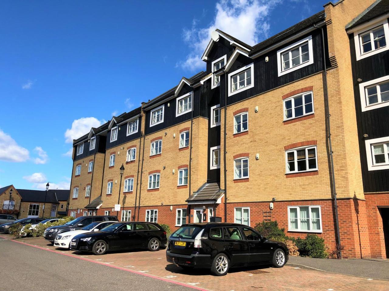 Apsley Marina Hemel Hempstead Exterior photo