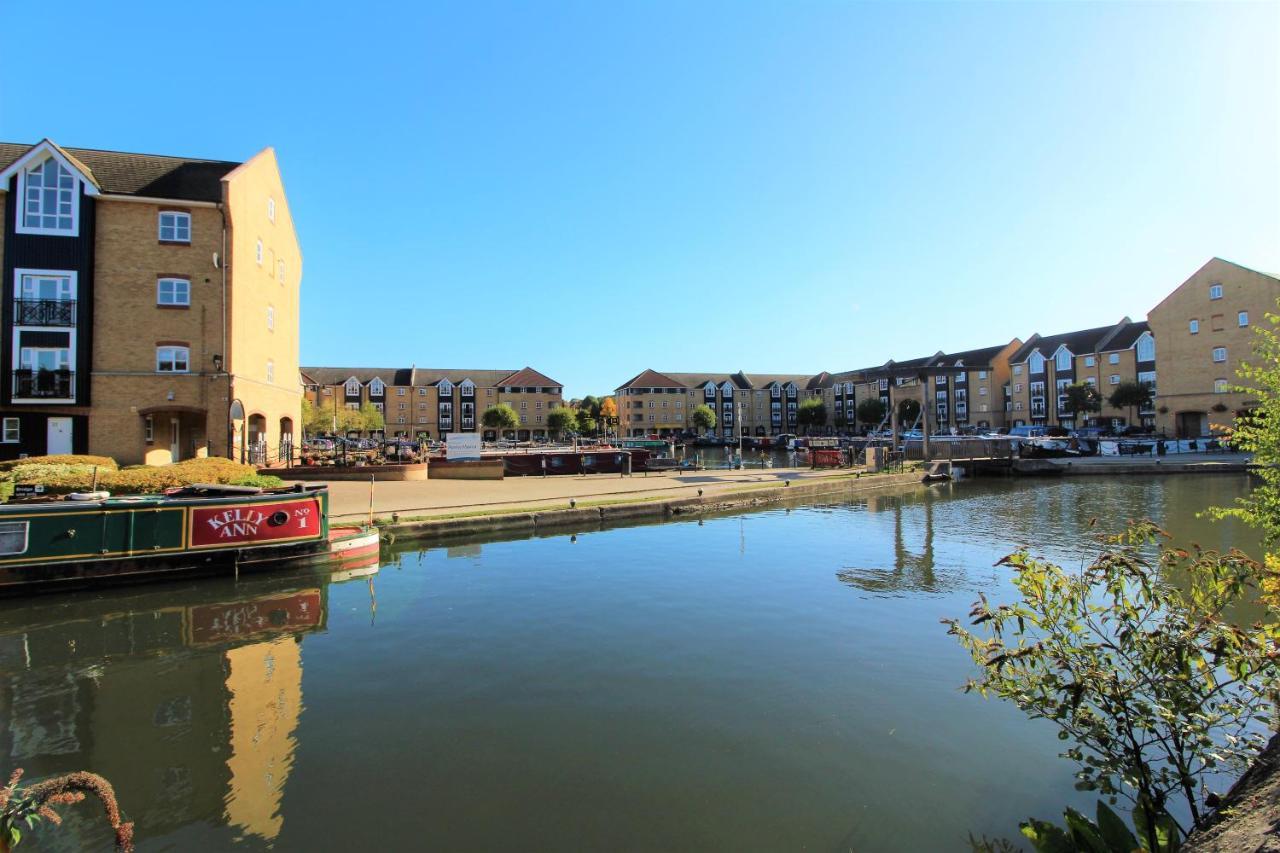 Apsley Marina Hemel Hempstead Exterior photo